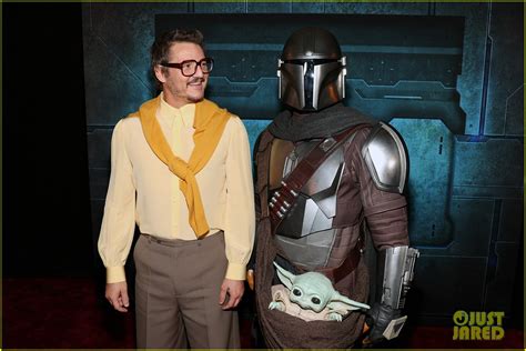 Pedro Pascal Brightens Up the Red Carpet at 'The Mandalorian' Season ...