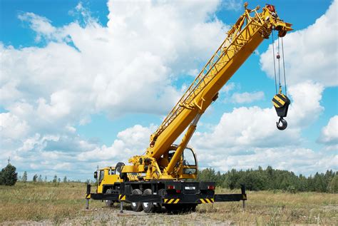 Kobena Joses — Exploring the Many Types of Construction Cranes