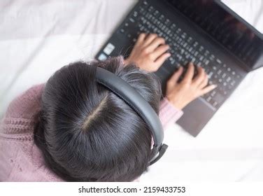 981 Woman Sleeping Wearing Headphones Images, Stock Photos & Vectors ...