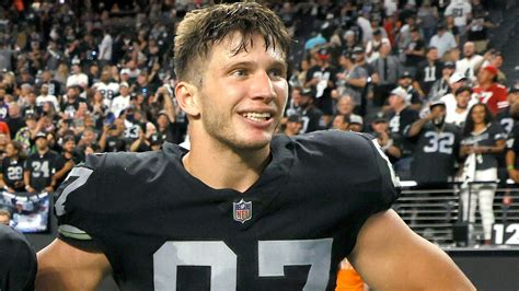 TE Foster Moreau to Saints after cancer diagnosis - ABC7 Los Angeles