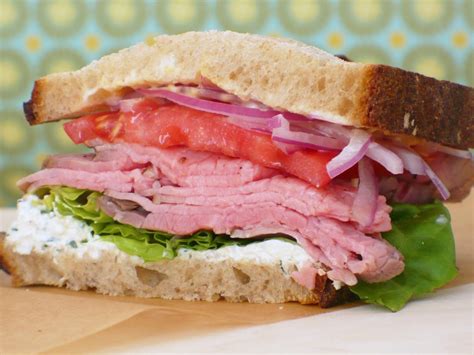 ROAST BEEF SANDWICH WITH DILL HORSERADISH SPREAD | Food People Want