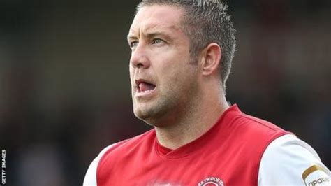 Jon Parkin: Fleetwood Town striker signs new one-year contract - BBC Sport