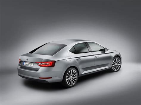 New 2015 Skoda Superb offical pictures revealed | carwow