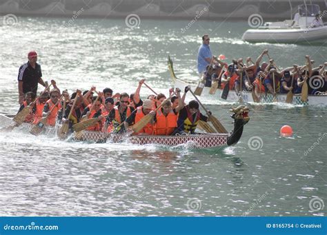 Two Teams in Dragon Boat Race Editorial Stock Image - Image of emirates, pedal: 8165754