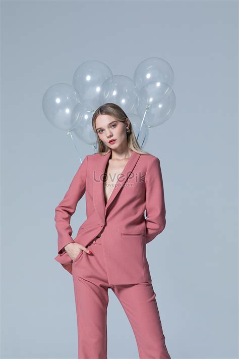 Fashion Suit Outer Model Holding Balloon Picture And HD Photos | Free Download On Lovepik