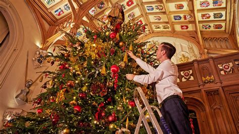 Windsor Castle ready for Christmas with a 20ft tree dressed in 3,000 ...