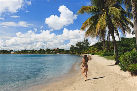 7 Best Beaches in Belize for Beach-Bumming