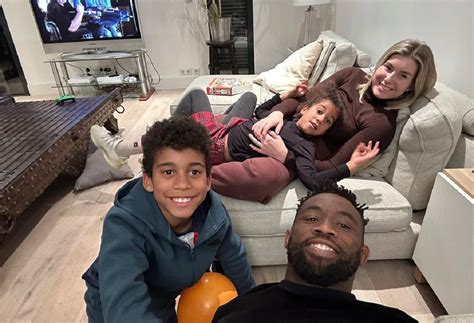 Family time: Siya Kolisi, Rachel and kids chill on a Sunday [pics]