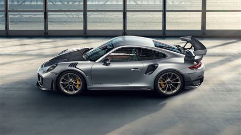 Here are the Top 5 reasons you'll love the Porsche 911 GT2 RS