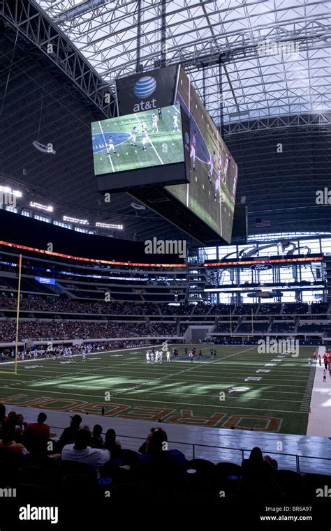 Cowboys Football Stadium Stock Photo - Alamy