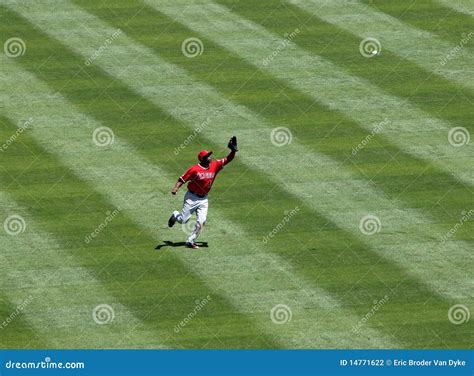 Angels Torii Hunter Running To Make a Catch Editorial Photography - Image of fielder, league ...