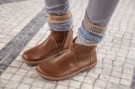 6 Best Shoes for Morton's Neuroma : Wiggle Room Not Optional | Boots ...