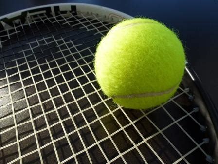 Tennis Strings | 16 vs 17 Gauge - Which Is Better? - Dad Racket