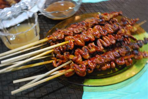 "Isaw" bbq chicken intestine...yummy! (Philippines) | Street food, Food, Philippines recipes