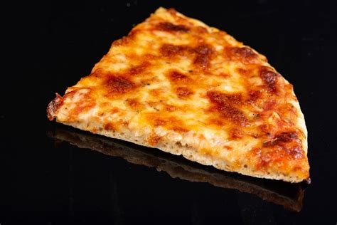 Pizza Margarita on the baking tray above white background - Creative Commons Bilder