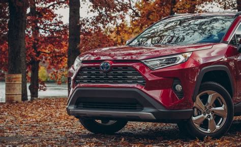 2020 Ford Escape Hybrid vs. 2019 Toyota RAV4 Hybrid