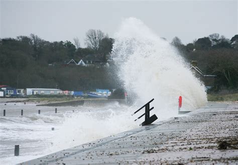 GUSTY WINDS EXPECTED ON THE ISLE OF WIGHT AS WEATHER WARNING ISSUED ...