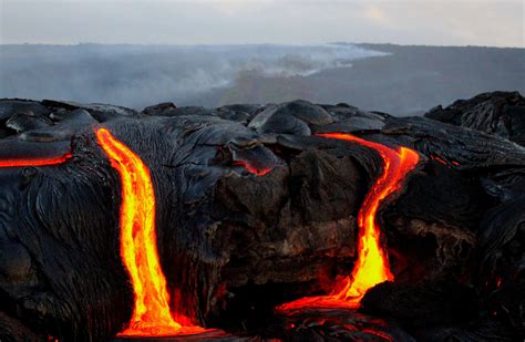 Stunning images of live lava from Hawaiian volcano | New York Post