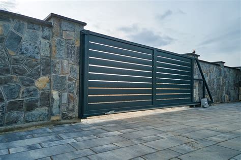 Professional vs. DIY Sliding Gate Installation: Pros and Cons