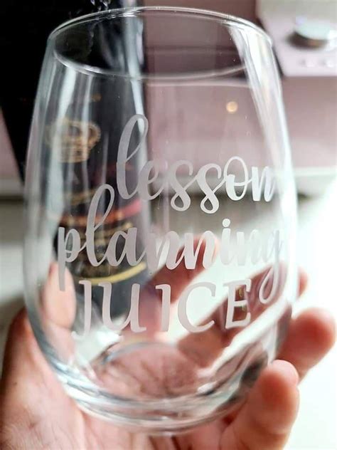 Create custom etched glasses for easy, inexpensive gifts – Cricut