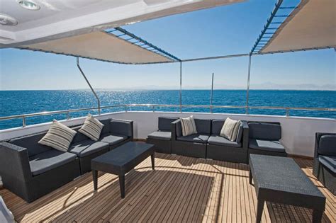 34 Luxury Yacht Decks (Bow, Flybridge and Rear Deck Photos) - Home ...