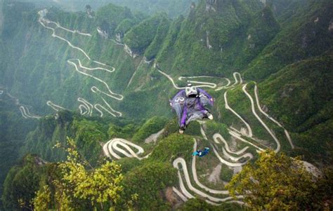 Tianmen Mountain Road: Is this the world's most impressive road ...