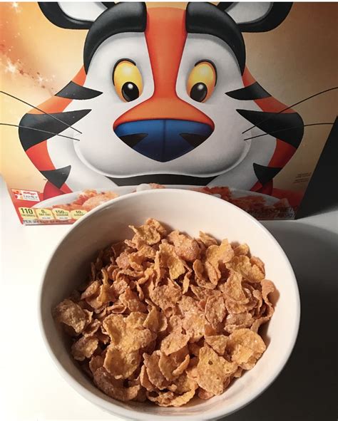 REVIEW: Kellogg's Cinnamon Frosted Flakes - Junk Banter