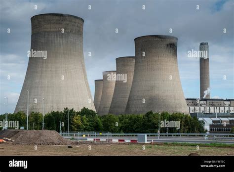 Power Station cooling towers Ratcliffe power station Stock Photo - Alamy