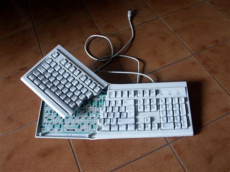 broken keyboard | Carlo | Flickr