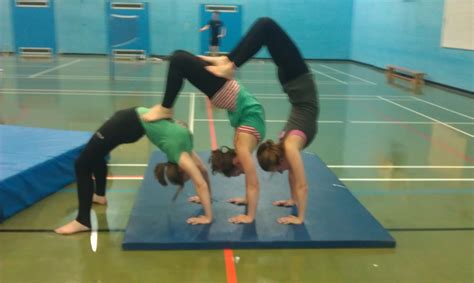 Looks like an easier kind of trick 3 Person Yoga Poses, Group Yoga Poses, Acro Yoga Poses ...