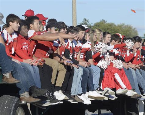 Streator High School celebrates homecoming with parade – Shaw Local