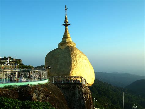 Asisbiz Myanmar Mon State Kyaiktiyo Pagoda Golden Rock 09