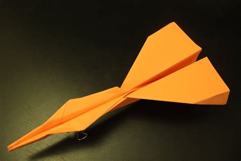 An Overview of the 16 Best Paper Airplane Designs | Best paper airplane design, Origami paper ...