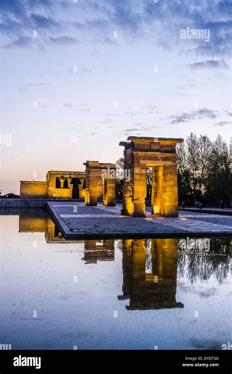 Temple of Debod at dusk. Parque del Oeste, Madrid Spain Stock Photo - Alamy