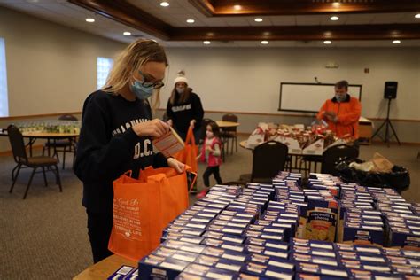 Volunteer - Serving Thanksgiving Meals in Detroit, Michigan