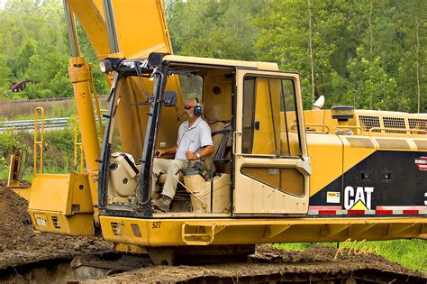 Backhoe Operator | Earthmoving construction: Operating Engin… | Flickr