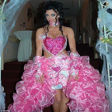 19 Strange And Outrageous Wedding Dresses - Page 3 of 5