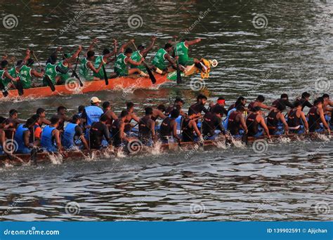 Snake Boat Teams Compete in the Nehru Trophy Boat Race Editorial Photo ...