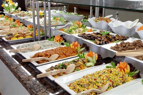 How to survive the cruise ship buffet