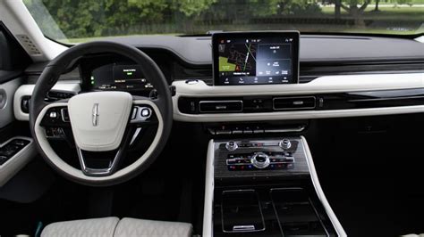 2020 Lincoln Aviator Black Label Interior Driveway Test - Autoblog