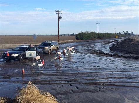 Photos: Weekend storm brings lightning, flooding to Kern County | KBAK