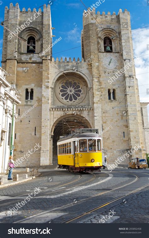 Lisbonportugal November 18vintage Tram 28 Alfama Stock Photo 205892458 ...