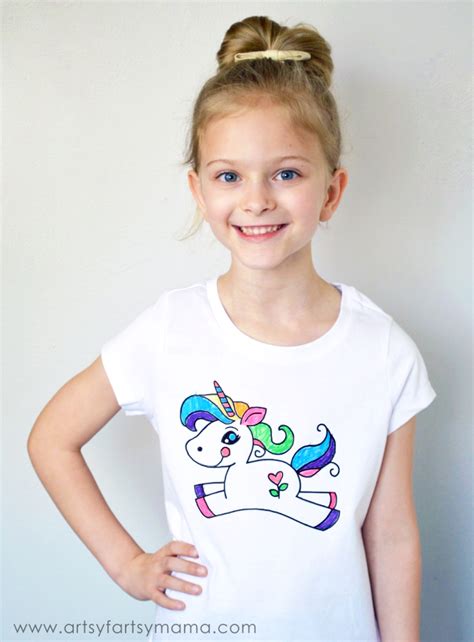 DIY Unicorn Coloring Shirt | artsy-fartsy mama