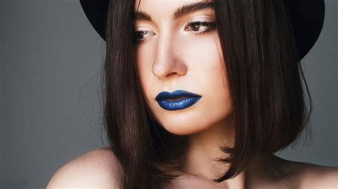 How To Wear Blue Lipstick For All Skin Tones - L'Oréal Paris