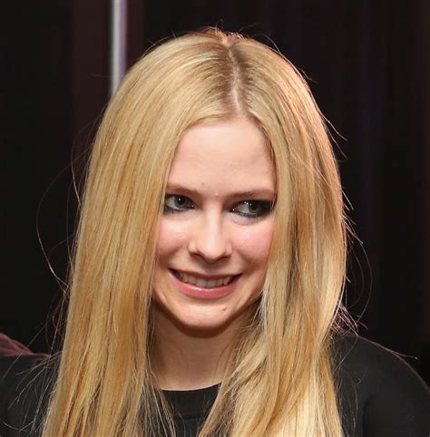 PHOTOS: Avril Lavigne Worst Fake Smile Ever at Q102 Jingle Ball