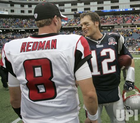 Photo: Atlanta Falcons Chris Redman shakes hands with New England Patriots Tom Brady at Gillette ...