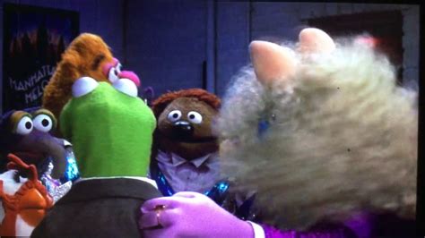 Muppets Miss Piggy Karate Chop