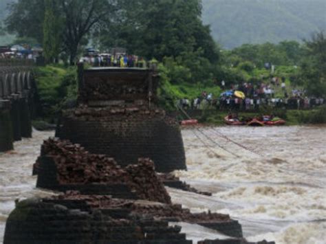 Mahad bridge collapse: Naval divers find wreckage of second bus in ...