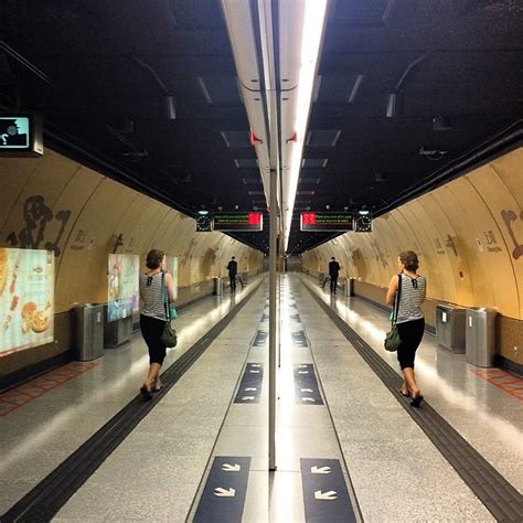 Mirror tunnel - the Sheung Wan MTR station - Hong Kong Thru My Eyes