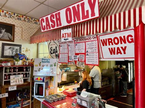 The old-timey Clown Burger restaurant near Fort Worth thrives under new ...